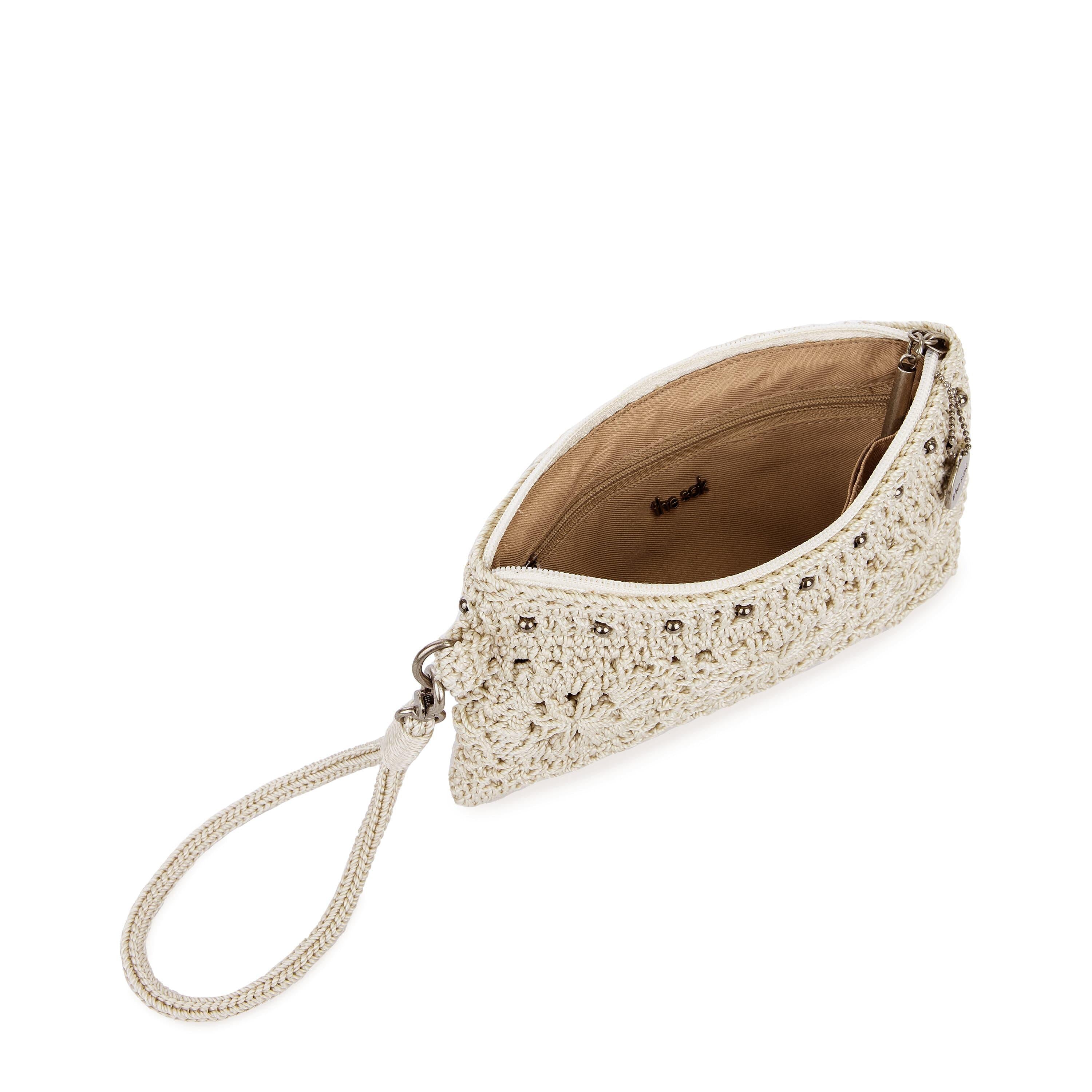 The Sak Vita Wristlet - Hand Crochet - Natural Medallion